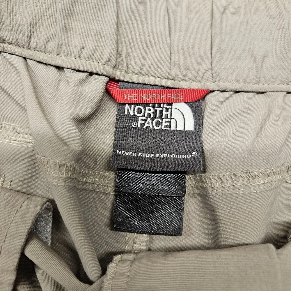 The North Face Nylon Cargo Hiking Shorts MENS SZ L Beige Pockets Belted Outdoors